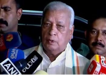 തെരുവിലെങ്കില്‍ അങ്ങനെയാകട്ടെയെന്ന് എസ്എഫ്ഐയോട് ഗവര്‍ണര്‍; മുഖ്യമന്ത്രി തനിക്കെതിരെ ഗൂഢാലോചന നടത്തിയെന്ന് ഗുരുതര ആരോപണം.