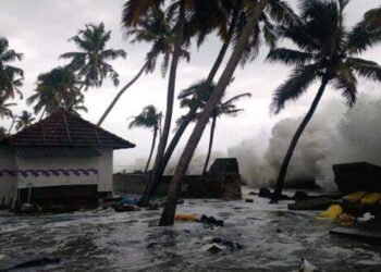 കള്ളക്കടൽ പ്രതിഭാസം; കേരള തീരത്തെ റെഡ് അലർട്ട് പിൻവലിച്ചു