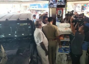 താനൂരിൽ നിയന്ത്രണം വിട്ട കാർ കടയിലേക്ക് ഇടിച്ചുകയറി; അഞ്ചുപേർക്ക് പരിക്ക്