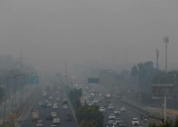 ശ്വാസംമുട്ടി രാജ്യതലസ്ഥാനം; ​ദീപാവലി ആഘോഷങ്ങൾ പരിധിവിട്ടു!